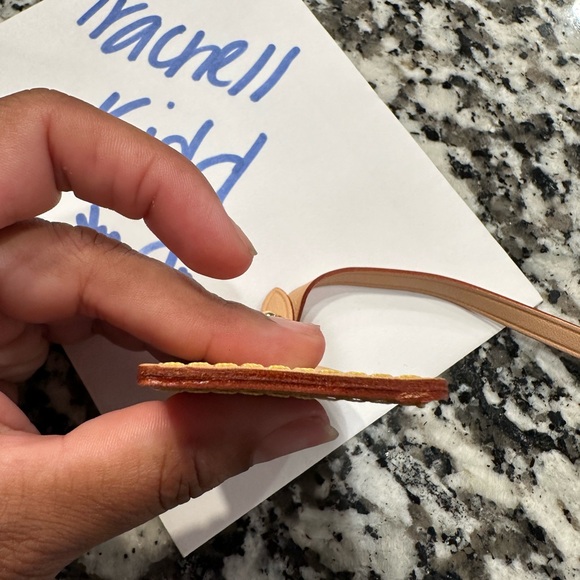 Louis Vuitton Beige Leather Luggage Tag - Picture 11 of 11